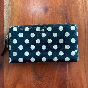 🦊 Kate Spade Black and White Polka Dot Wallet 🦊